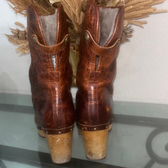 UGG Lynnea Leather Clog-Style Boots - Picture 3 of 6